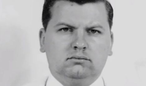 “Pogo”, el payaso asesino que mató a más de 33 adolescentes y los enterró en su casa