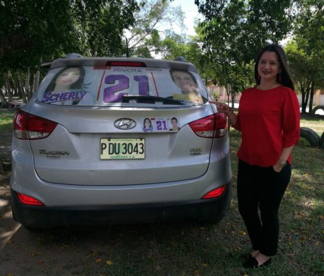 La bella Scherly Melissa Arriaga arrasa la planilla de diputados en Cortés