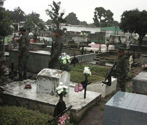 Honduras: Capitalinos recuerdan a sus muertos en el Día de los Santos