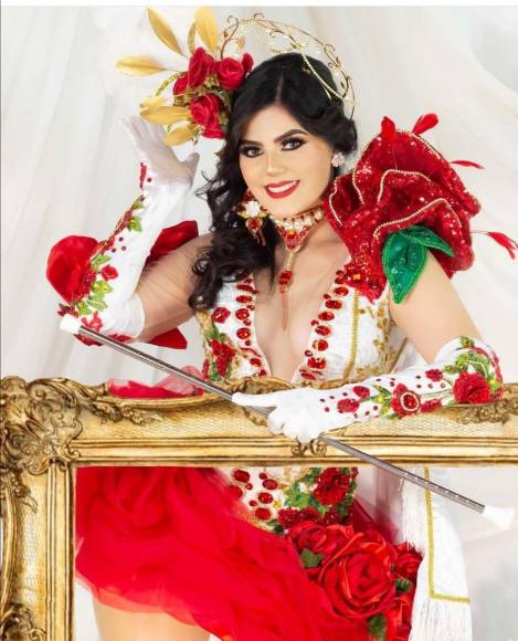 Deslumbrantes y llamativos son los trajes de las palillonas de Danlí