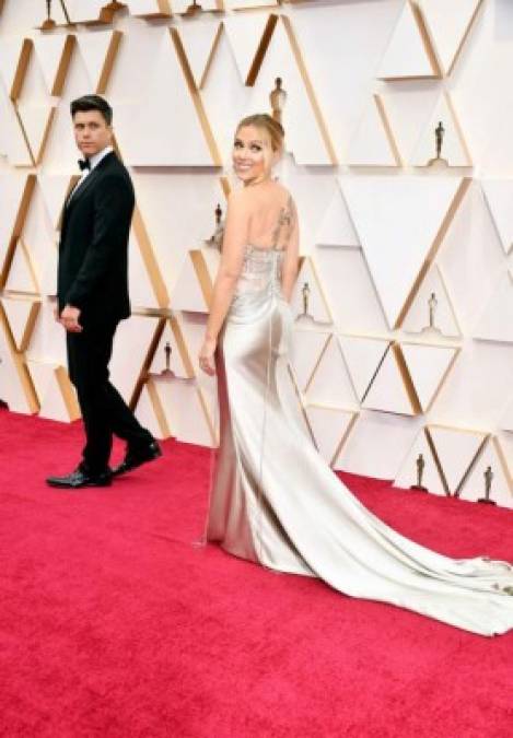 FOTOS: El sensual vestido de Scarlett Johansson que marcó sus curvas en los Oscar 2020