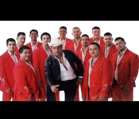 Cantante reconoce y golpea a su secuestrador en pleno concierto