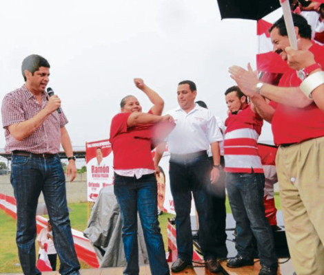 Más dirigentes de Libre vuelven al Partido Liberal