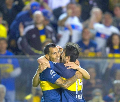 Carlitos Tevez firma un show en triunfo de Boca