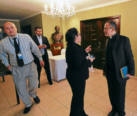 Hermética reunión con diplomáticos en Cancillería