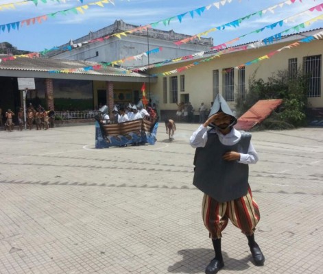 Colorida conmemoración al Indio Lempira