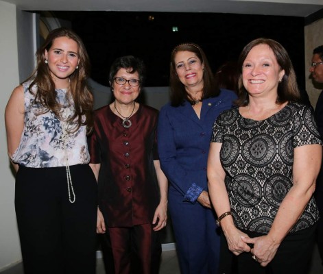 Reciben a diplomáticos y representantes de la ONU