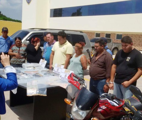 Desmantelan prostíbulos disfrazados de bares en El Paraíso