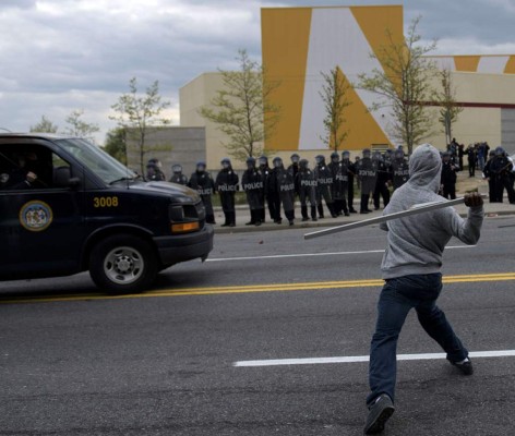 Baltimore vivió una noche de caos