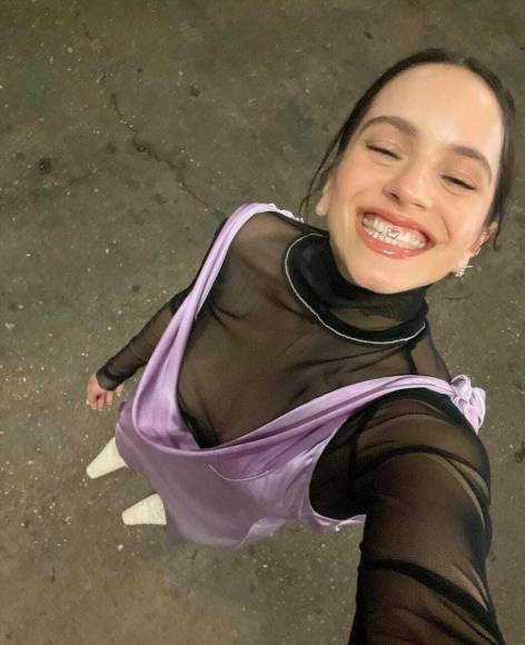 Ama las motos, el flamenco y la moda: datos que no conocías sobre Rosalía