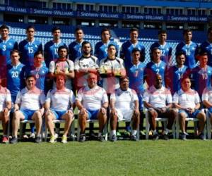 Todos los seleccionados de El Salvador junto a su técnico, Ramón 'Primitivo' Maradiaga.