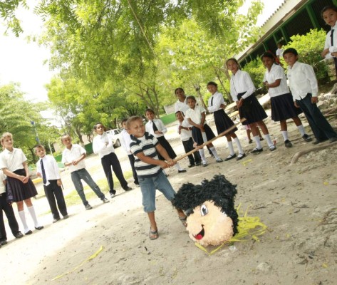 Ejecutivos de Fotovoltaica Los Prados instruyen a niños ecologistas
