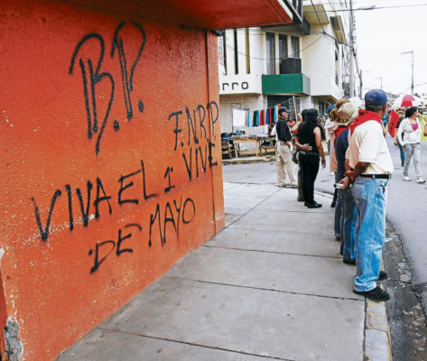 Manifestantes plagaron de grafiti la capital de Honduras