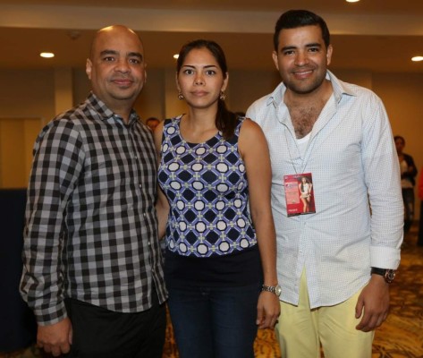 Backstage a todo vapor en Summer Fashion Week Honduras 2014
