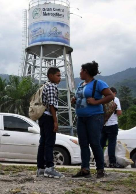 FOTOS: Hondureños se reúnen en San Pedro Sula para emprender la ruta de la segunda caravana migrante hacia Estados Unidos