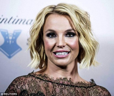 Britney Spears pierde el cabello en pleno concierto