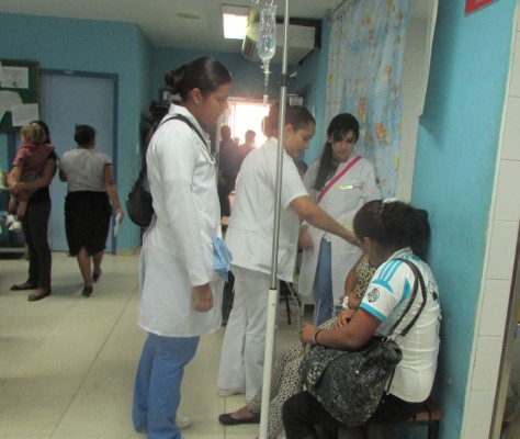 Unos 10 mil médicos y enfermeras están desempleados en Honduras