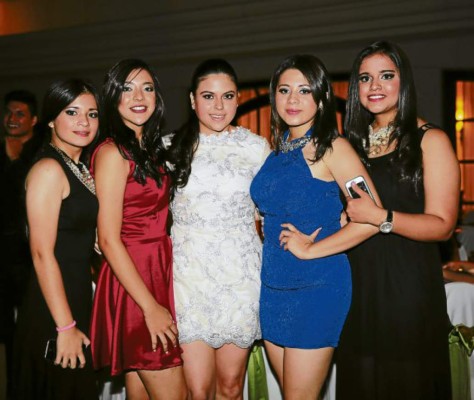Seniors de Macris School realizan tradicional cena
