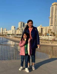 Dayana Vallecillo y su hija Layeska Michelle radican desde hace cuatro años en la ciudad de Petaj Tivka, al centro de Israel y muy cercana a Tel Aviv.