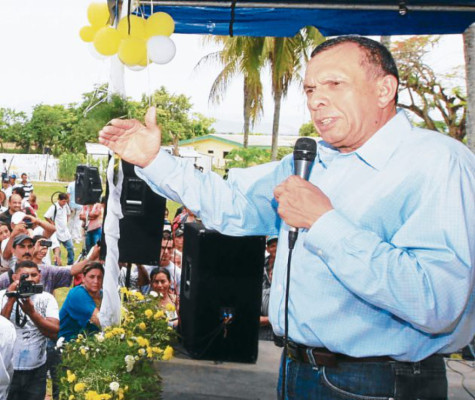 Presidente de Honduras respalda creación de policía intermedia