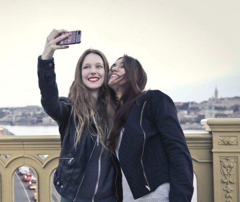 Tomarse un selfi con un tren casi le cuesta la vida a turista chileno en Perú
