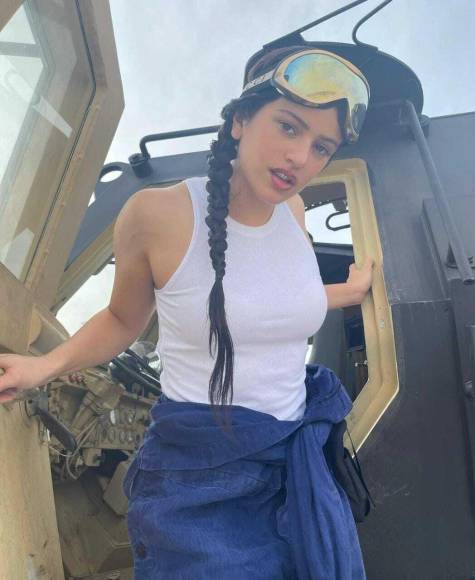 Ama las motos, el flamenco y la moda: datos que no conocías sobre Rosalía