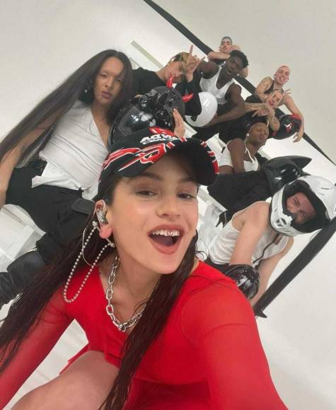 Ama las motos, el flamenco y la moda: datos que no conocías sobre Rosalía