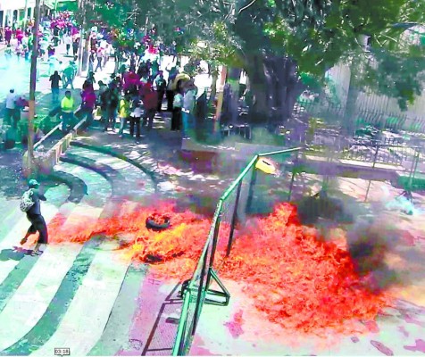 Condenable vandalismo en marcha del Día del Trabajador
