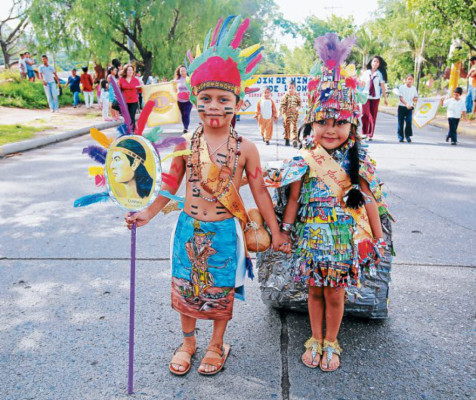 Preescolares llenan de patriotismo la capital