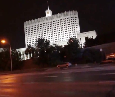 VIDEO: Cacha a pareja en el parlamento ruso