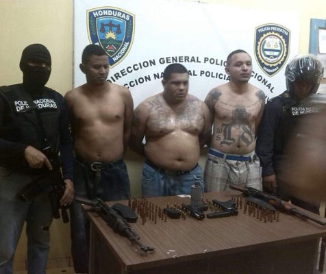 Acusan a pandilleros por posesión de armas de guerra