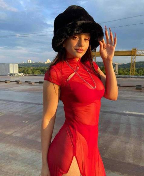 Ama las motos, el flamenco y la moda: datos que no conocías sobre Rosalía