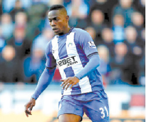 Maynor Figueroa sufre contra el Manchester City