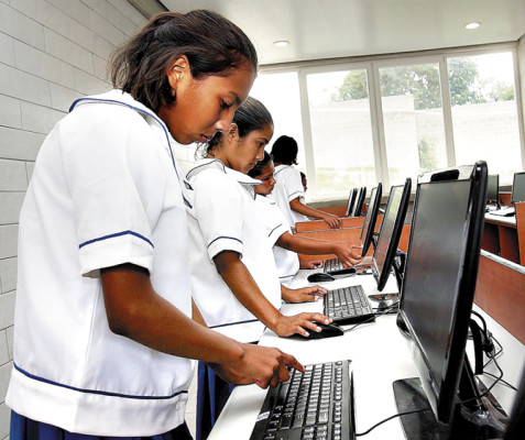 Un centro educativo donde se forman mujeres de bien