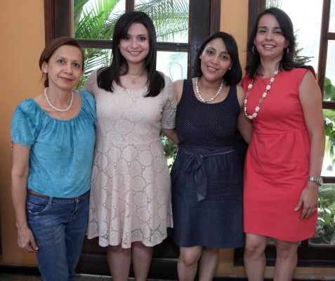 Antesala prenupcial en honor a Laura González