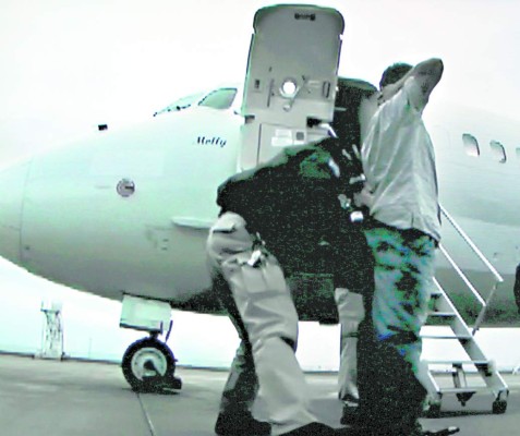 Madres e hijos liberados llevarán grilletes electrónicos en EE UU