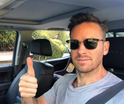 Los inquietantes mensajes de Armie Hammer, actor acusado de violación y canibalismo