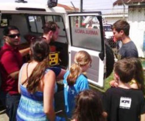 Rescatan a turista estadounidense náufrago en Roatán