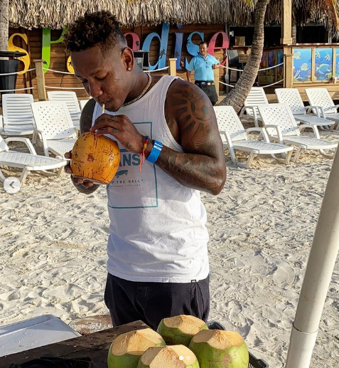 Viajes por el mundo y autos costosos: los lujos de Romell Quioto (FOTOS)