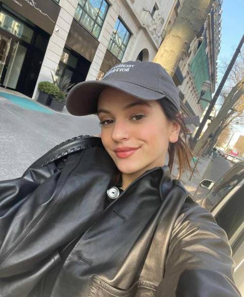 Ama las motos, el flamenco y la moda: datos que no conocías sobre Rosalía