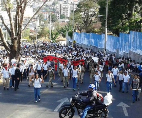 Honduras: Nueva protesta por cambio de horario