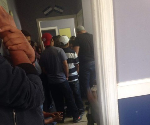 Hondureños en EE UU inconformes con atención en los consulados