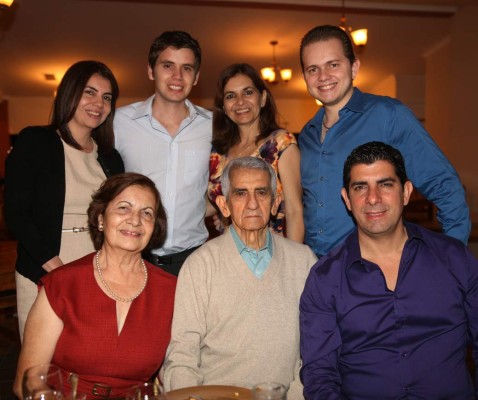 Celebran el triunfo estudiantil de Andrea Fiallos