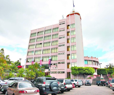 Exigen verdadera depuración en el servicio exterior