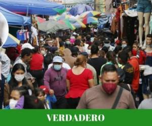Esta imagen muestra la aglomeración de personas este martes en los mercados de la capital de Honduras. Foto: Efraín Salgado / EL HERALDO.
