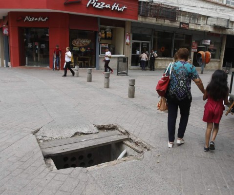 Centro de Tegucigalpa está lleno de baches y sin atractivo al turismo