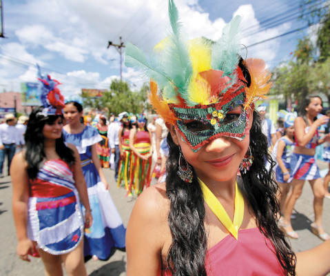 Colorido festejo en Tegucigalpa