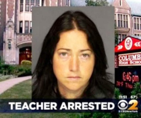 Maestra tuvo relaciones con un alumno mientras otros filmaban