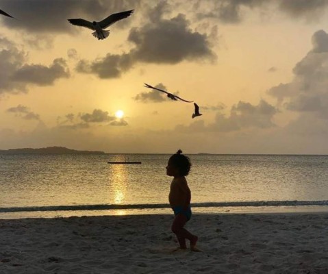 Sol, playa, trajes de baño y mucho amor: Las envidiables vacaciones de Leo Messi y Antonela Roccuzzo