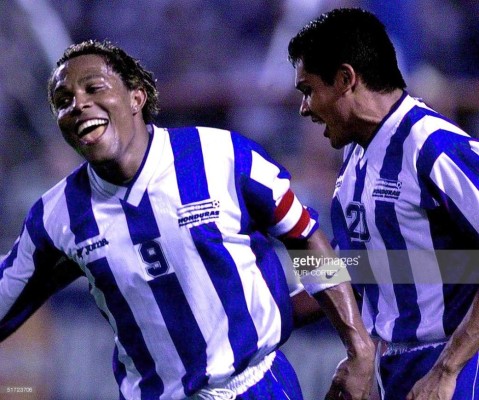 Del beso de Sammy al aztecazo, hechos que marcaron el Honduras-México